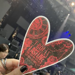 8月10日(月)東京：日本武道館：忘れられない一夜になりました。
T-BOLAN・日本武道館に集った皆様〜〜最幸な時間をありがとうございました！空から舞ってきたたくさんの愛❤️受け取りましたよ〜感動しまくりで涙が止まらなかった… 2年後…また会おうぜ！