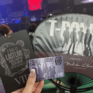 8月10日(月)東京：日本武道館：ラストLIVEは嵐士さんに会いたくて何度か会いに行きました😆そしてオーラスの武道館‼️嵐士さんが笑ってると私も笑顔になり、五味さんともいっぱい見つめ合ってノリノリの嵐士さん観てはいい感じと思い、上野さんの近くで3人でノリノリなの観ては胸熱になりました😊もう終始感情が忙しかったですが、最高のLIVEでした！私も初めての武道館がT-BOLAN！絶対忘れない！完全燃焼です！T-BOLANに会いたい！LIVE行きたい！最後なんていや！またLIVEしてください😆