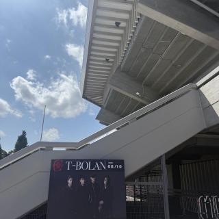 8月10日(月)東京：日本武道館：ラストライブがあると知ってから、あっという間でした。初めての武道館、T-BOLANとファンのみんなとの時間もあっという間でしたが、幸せな時間でした。まだ余韻が残っている感じもしたりですが、毎日生活しながら、一歩ずつ歩いて行こうとしています。2028年の7月10日に、どんな自分になっていたいか、どんなふうに過ごしていたいか、心の声に耳を傾けて決心し、一歩一歩歩いて行こうと思います。2028年7月10日のT-BOLANと共にある自分を楽しみに…。