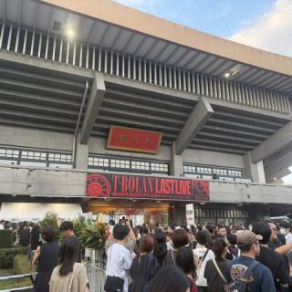 8月10日(月)東京：日本武道館：ついにこの日が来てしまったという気持ちで
楽しみの裏にある言葉にしづらい感情を抱きながら参加しました
会場の一体感
きっとここにいる誰もが感じている空気
まさか武道館を出た時には別の感情に変わっているとは
入る頃には思いもよらなかった
思い出と未来を胸に抱きながらこれからも音楽とともに
みんなとともに