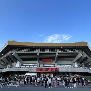 8月10日(月)東京：日本武道館：人生初の日本武道館、T−BOLANだからそしてT−BOLANファンの皆さんとだから訪れることができました。初めて生で聴いた近藤房之助さんとの"声なき声が聞こえる"に感動、武道館全体が綺麗な光の海でスタンドから眺める景色にも感動、そしてアンコールの"離したくはない"は私も涙しながら歌っていました。何もかもがラスト、１曲１曲がラストなのだと噛みしめながら聴いて、そして歌っていました。ラストライブだから最後だけでも4人のT−BOLANを期待しましたが叶いませんでした。しかし35年私はいつもT−BOLANの曲に支えられていました。そしてライブに参加することで生きがいを感じていました。感謝しかありません。ありがとうございました。