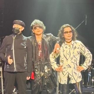 9月13日(土)千葉:市川市文化会館 大ホール:市川市文化会館、初日最高でした。
色々な思いが交錯していましたが、ライブが始まると好きな曲ばかりのセットリスト!
一緒に歌ってペンライト振って、そして感動でウルウルしたり、笑いもあったり、盛りだくさんすぎの本当に最高の一夜でした。