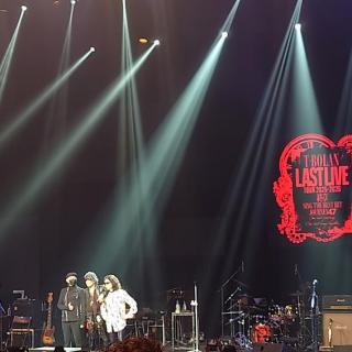 9月13日(土)千葉：市川市文化会館 大ホール：初日楽しませていただきました！
上野さんの元気なお姿が見られて感動！
やっぱり皆さんステージで輝いてます✨️✨️✨️
最後のツアーだと思うと涙ぐんじゃうけど、できる限り参加して目と耳に焼き付けたいと思います♪