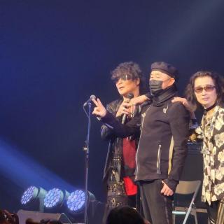 9月19日(金)岡山：岡山芸術創造劇場 ハレノワ 大劇場：もう終わらない永遠の青春です！
キラキラしたキモチを手離したくないから
大人になるってわからないままでい～って声をあげた手を挙げたライブでした！
サイコ－です！
