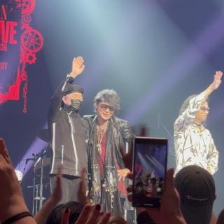 10月13日(月・祝)大阪：東京建物 Brillia HALL 箕面（箕面市立文化芸能劇場） 大ホール：大阪の夜はアッツアツ
会場を包む上野コールに胸が熱くなりました
ステージに立つ3人が本当にカッコよくて、幸せな時間はあっという間でした✨
笑いあり、涙あり、最高の一夜をオオキニ‼️
まだまだ続く旅、またお会いできる日を心から楽しみにしています❤️