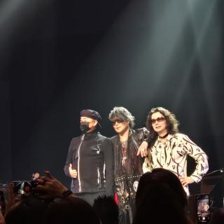 9月13日(土)千葉：市川市文化会館 大ホール：輝きあふれる太陽の下☀️🌲✨
初日市川へ参加いたしました✨
会場中に愛と笑顔の波紋が拡がり、感謝とエールにあふれていました✨
T-BOLANは出逢うべくして出逢ったバンド✨
一人一人が素晴らしく輝いていました✨
経年美化するT-BOLAN✨
深みや彩りを豊かにしてずっと私たちの憧れでいてください✨
上野さんからは、自分に負けない心をまた学ばせていただきました👏
私の心もアップデートされた最高な時間でした✨
ラストライブまで、元気に笑顔で完遂されますよう願います✨叶います✨
T-BOLAN ありがとう🩷