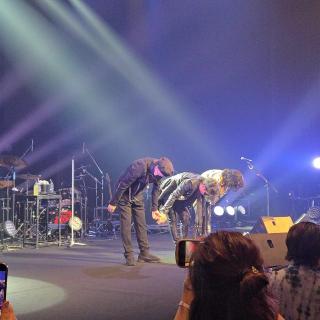 9月23日(火・祝)神奈川：茅ヶ崎市民文化会館 大ホール：嵐士さんの大切な時を紡いだ茅ヶ崎ライブ✨
心もからだも熱くなるほどのパワーと、遠い記憶を思い馳せるようなやさしさに触れた時間でした✨
ファンの方々の熱い声援、感謝、笑顔があふれていて、その空間にも感動しました✨
こんなにも深々と頭を下げられるT-BOLAN。
かっこよさだけではない、素晴らしい人となりを敬愛いたします👏