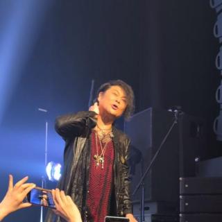 11月24日(月・祝)神奈川：カルッツかわさき：カルッツ川崎ライブ最高でした😊やっぱりT-BOLANはライブバンドですね～♥まだまだ続くツアー！ついていきますよー嵐士さんのサングラス😎外し！うれしかったです😊♥