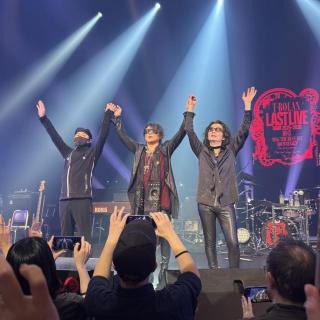 11月24日(月・祝)神奈川：カルッツかわさき：川崎公演、すごい盛り上がりでしたね！
3階まで満員の会場にまず感動。
曲中にバックで流れる、90年代の映像には懐かしさもあり、あの頃の思い出が頭の中を駆け巡ってきて込み上げるものがありました。
私はやっぱり今も昔もずぅーっとT-BOLANが大好きなんだって思いました。
そして、上野さんの元気なお姿、お声も聞けてとても嬉しかったです。
何度も起こる上野コール、本当にみんなの上野さん愛を感じました❤️
素敵な時間をメンバーとファンの皆さんと共有できて幸せでした。