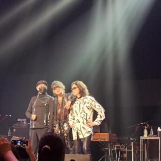 9月13日(土)千葉：市川市文化会館 大ホール：T-BOLANのライブ初めての妹と一緒に行きました。私はツアー初日に行くのは初めてで、それも初めて行く場所に緊張気味でしたが(笑)とても楽しかったです。歌ってほしかった曲が聴けて感激しました。最高のライブありがとうございました❤