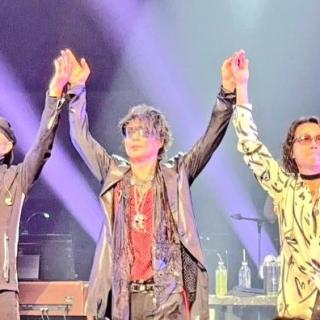 9月13日(土)千葉：市川市文化会館 大ホール：念願のツアー初日‼️
やっと初日に参加が出来ました‼️
心配してた上野さんですが、最後までやり遂げで凄いです。
ハイタッチも通路側で出来ました‼️
LASTと思うと悲しいけどできる限りの参加をします‼️
