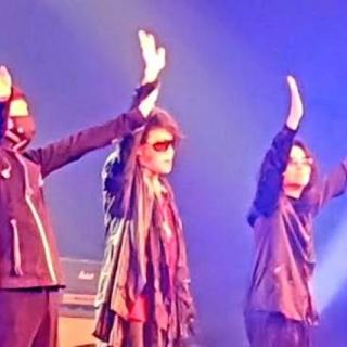 11月24日(月・祝)神奈川：カルッツかわさき：4公演目‼️
市川、茅ヶ崎、新潟、川崎‼️
今回は上野さん側の端っこの舞台袖‼️
舞台袖が狭かったから来ないと思ってたのですが来てくれて諦めていたハイタッチが出来ました‼️
目の前？真下からの嵐士さん＆五味さんは感動しました‼️