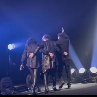 11月24日(月・祝)神奈川：カルッツかわさき：メンバーが腰に手をあてて去って行く姿がかっこよくてメンバーの皆さんで支え合ってる感じでキュンってしたのでこの写真にしました。近くで嵐士さんを観てとてかっこ良かったし、素敵でずっとずーっと観てたいと思いました！五味さんのジャンプも観れてメロかったです！上野さんの元気な姿観ただけでも幸せでしたが、(上野さ〜ん)って言って手を振ったら手振ってくださってありがとうございました😊ファンサ貰えて嬉しかったです😊
最高に幸せな時間を、ありがとうございました。