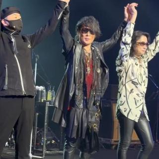 11月29日(土)秋田：あきた芸術劇場ミルハス 大ホール：我が家から300km以上離れた秋田へは車で遠征致しました🚙💨
今回のラストツアーは3公演目になりますが…
T-BOLAN LIVEに参戦する度に音楽の力や歌詞に貫かれたポジティヴティが慰めや励みになっております🌟
また時にはストレス社会からの逃避を許しながら無邪気な楽しみへと誘ってくれた極上の癒しと多幸感に満ち溢れた空間に感謝の気持ちでいっぱいです🥹
　秋田まで足を運ぶ機会が殆どないので、久保田城跡の美しい紅葉観賞でもしようと秋田市立千秋公園に行ったのですが、ほぼ紅葉は終わり静寂に包まれ物寂しさ感じてしまいました🍂
これから冬季にかけて世界遺産に登録されているブナの原生林《白神山地》や田沢湖が雪化粧され幻想的な雰囲気を醸し出すのでしょうね❄️
秋田県は重要無形民俗文化財がとても多いし、穴場スポットや四季ごとのお祭りも多数あって、観光を思いっきり満喫できる素敵なとこだなぁって思いました🌈
これからまだまだT-BOLAN LIVEで彼方此方遠征する予定なので🚄その地域の魅力を発見し追求していきたいと🎈LIVEがてら旅行もenjoyできたら最高ですね🤗