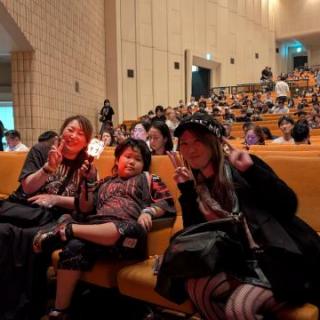 10月18日(土)埼玉：狭山市市民会館 大ホール：最前列なのに結局嵐士とタッチすら出来ず（泣）
少年とHoneyに譲ったもんだから
逃げる様に嵐士は去ってくし（笑）
まぁバタフライ見せつけてこじやんも笑ってたし
楽しかったなあ（笑）