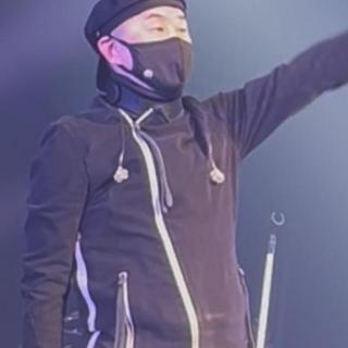 12月13日(土)山形：シェルターなんようホール 大ホール：最初から上野さんコールで始まり上野さんは手を振ってこたえてくれました☺️元気なお顔が観れて良かったです😊五味さん、お誕生日おめでとうございます。これで、3人還暦だと嵐士さんが言ってましたが、全然見えない！皆さん、若いです！ピックをしれっと客席に投げる姿がかっこよかったです😆嵐士さんを観た時かっこいい😍と思い、歌ってはかっこいいと思い、近くに来て歌ってた時かっこよすぎて一生懸命ペンラ振りました😊