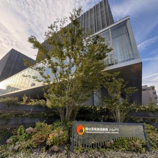 9月19日(金)岡山：岡山芸術創造劇場 ハレノワ 大劇場：2公演目の岡山 晴れの輪じゃなくてハレノワ大劇場。金曜日だったので、フレックスで慌てて岡山に向かいました。これまでの古いホールは少々窮屈な感じでしたが、新しいホールはやっぱりいいですね！今回は2列目でライブを堪能することができました。でも、日帰り強行スケジュールの悲しさで、ラストの1曲は諦めて帰宅の途に。後ろ髪ひかれまくりでしたが、それでもライブに行けてよかったと思える良いライブでした！