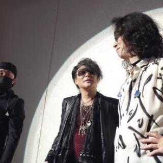 12月14日(日)福島：喜多方プラザ文化センター 大ホール：２年振りの福島公演はずっと願ってた会津!!
それだけで感激なのに何度も目の前に来て歌ってくれて
最後森友さん五味さん上野さんともハイタッチできて幸せな時間をありがとうございました✨
Be Myselfの時の“ゴミも同じだろ〜”のところで森友さんが五味さんの所に行ったのにクスリと、また、森友さんが同じ話をしてしまい照れてるところにクスリと、沢山笑いました😁