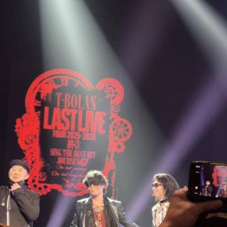 9月23日(火・祝)神奈川：茅ヶ崎市民文化会館 大ホール：嵐士さんの弾き語りで、まさかのいとしのエリー♪を歌ってくれるなんて！そういうコーナーなんだと思ったら、なるほど理由があったのですね。
上野さんの元気な素顔も見せていただき、皆んなもホッとした瞬間でした。又、会いに行きます😁