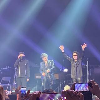 10月18日(土)埼玉：狭山市市民会館 大ホール：地元埼玉でのLiveでは嵐士さんが素敵なパフォーマンスを見せてくれて益々好きになりました😍
その1)90年代浦和のライブハウスに来てた人？の質問に手を挙げた方をステージ中央まで呼び寄せ握手(羨ましい☺️)
その2)中盤、歌いながら花道の階段を降り、会場内を歩いて歌ってくれた(ビックリ😆)
その3)最後写真OK時間、エアギターを見せてくれたあとBGMに合わせて♪何が正しくて何が違うのか…と歌ってくれた(お茶目過ぎる🥰)
t-bolan最高です！こんな楽しい時間をありがとうございました。又、会いに行きます😊
