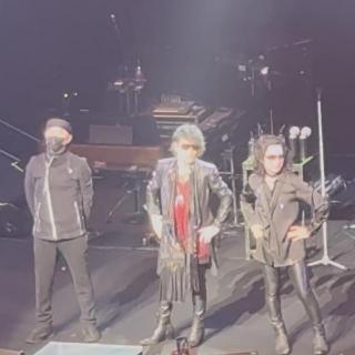 9月21日(日)兵庫：東リ いたみホール(伊丹市立文化会館) 大ホール：昨年のシングルツアーのライブ　この会場で　初T-BOLANのライブの曲を
聴いた感動を　今回のラストツアーもこの場所で…と思って　この日　別の用事があったのですが　早目に終わらせて会場に向かいました。
今回は　ペンライトのこの曲はこの色…というのがなかった⁈ので　自分流でそれぞれの曲のイメージで　この曲はこの色かな⁈と色を変えながら　楽しみました。
