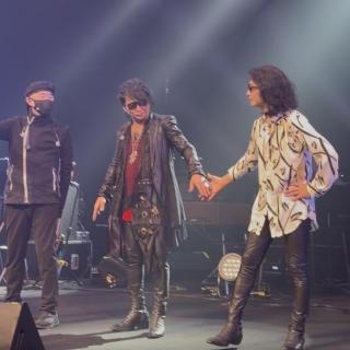 11月3日(月・祝)新潟：新潟県民会館 大ホール：新潟公演は、嵐士さんの還暦のお誕生日を一緒にお祝い🥂することができて、本当に嬉しくて感動的でした❤️この日のライブに参加できて、心から嬉しかったです。
還暦のお誕生日の特別な日のライブの感動で、嵐士さんをずっと見ていたくて、動画撮影はせずに生嵐士さん✨を脳裏に焼き付けておきました❤️‍🔥一周廻って、新しい人生の始まりですので、ますますのエンジョイ！！をお祈りいたします✨