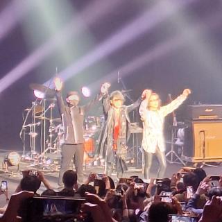 1月12日(月・祝)長野：長野市芸術館メインホール：本当に最高の一言です。こんなにも感動するライヴがあるなんて…
大好きなあの曲からのスタート。今でも感動を思い出してます。