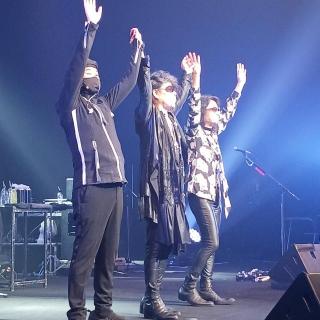 1月12日(月・祝)長野：長野市芸術館メインホール：2026年T-BOLAN始めは長野でした！新潟から友人と2人で新幹線2本乗り継いで日帰り弾丸で参加しました。運よくお席は最前列でメンバー特に推しの嵐士さんを穴があくほど見てました！もちろん歌声もすてきでした。個人的にこの一年で大切な家族とのお別れもあり、家族の形やあり方もかわり精神的にはりつめていた糸が(ストレス)がきれたように、LIVEの最後の最後で年甲斐もなく波だが溢れてしまい、最前列なのにタオルに顔を埋めるくらい感動なLIVEでした。浄化された気分です。やっぱりT-BOLANがない人生なんて考えられません。
このツアーはすこし無理しても一回でも多くT-BOLANに愛にいきます。T-BOLAN集中！優先！
次は今月末調布に参加予定です
楽しみにしております
そして、皆様、スタッフさんも含め、健康でいてください！
