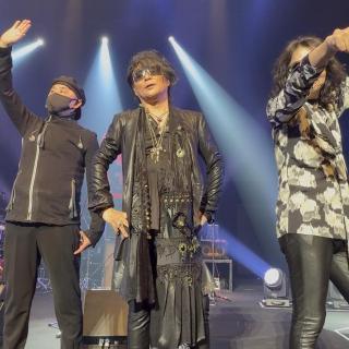 12月20日(土)青森：SG GROUP ホールはちのへ（八戸市公会堂大ホール）：青森公演は今ツアー初の夢の最前列😍❤️‍🔥で楽しませていただきました！もう近くてドキドキ💓ドキドキ💓でライブに夢中になるあまりに…思わず触れたくなってしまう私ですが…ぐっと我慢してました😣ほんとは我慢したくない🫢とにかく夢中になって嵐士さんを応援📣する時間は、私の至福💓です。パワフルで楽しいライブを本当にありがとうございました🙇‍♀️