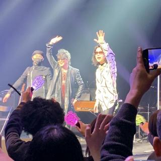 11月8日(土)北海道：札幌文化芸術劇場hitaru：当初は飛行機✈️に乗ることが難しいと言われていたらしい上野さん、元気な姿が見れてホッとしました。五味さんとの掛け合いの時間では、ラーメン食べて美味しかった、といつもより流暢にお話しされていたような気が⁉️😆嵐士さんの歌声には全身の細胞が喜び、外は寒い札幌でしたがライブも心も激熱な時間を過ごさせて頂きました。t-bolan最高♪ありがとうございました‼️
