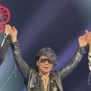 1月12日(月・祝)長野：長野市芸術館メインホール：長野！熱ーい熱ーい最高に楽しいライブ、夢のような一夜でした〜✨
2026、初T-BOLANは、やっぱりカッコよかった〜😎
サポートメンバーさんも、もうT-BOLANのメンバーのよう！
そして、嵐士さんの生歌は何度聴いても色っぽくて素敵💓
今回のツアーのセットリストは完璧で私は大満足です♪
歌って踊って大声で叫んでT-BOLANのライブって何度行っても楽しくて大好き😍

