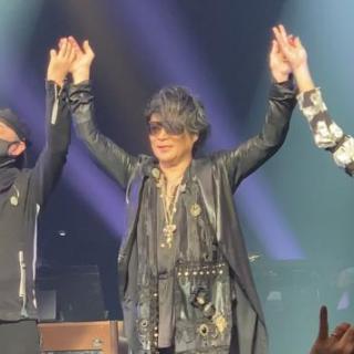 1月12日(月・祝)長野：長野市芸術館メインホール：今年最初のT-BOLANに会いに行く旅💖
すごく寒い日だったけど、暖かい電車の中からずーっときれいな雪景色を見ながら長野までワクワクドキドキで行きました❄️😊

今年もT-BOLANに会いに来れたこと。そして今、かけがえのない時間を一緒に過ごしてることに本当にありがとうでいっぱいです💖

励ツアーで母と一緒に旅した長野。今回一人で行けるかなぁってちょっと不安もあったけど、一周忌を前にちゃんと行けて本当によかったです。とっても幸せな時間でした。ありがとうございました😊

この先もスケジュールすごーく詰まってるけどお互い体調気をつけながら、また最高の一夜を、幸せな時間を共に過ごしましょう。