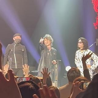 1月18日(日)山口：下関市民会館：下関でも最高の一夜をありがとうございました！奇跡の男、上野さんの力強いエネルギーと、上野さんを見守る嵐士さんと五味さんのあたたかさ。やっぱりT-BOLAN最高です✨嵐士さんと五味さんが手を握り合うシーンはとても幸せな気持ちになりました。ずっとLIVE続けてほしいなって思います！