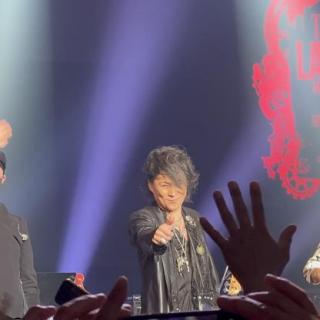 1月18日(日)山口：下関市民会館：ラストライブ初の2days２日目の下関💓
最高に楽しかったです✨T-BOLANが繋いでくれた新たな出会いにも感謝🥹✨
隙間から偶然撮れたキセキのshot📷✨✨
毎回、スタッフの方々の優しさにも感謝です♥️