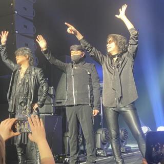 1月25日(日)島根：島根県民会館 大ホール：島根公演、アカペラでA BRA CADA BRA嬉しかったです。
バラードもノリノリの曲もどれも最高⤴️
思いっきり歌って踊って楽しかったー
今日は筋肉痛ですが…
田舎の山陰に来てくれてありがとう、感謝です
是非是非またライブ待ってます