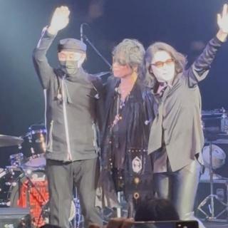 2月7日(土)埼玉：サンシティ越谷市民ホール　大ホール：小雪の舞うサンシティ越谷ライブ🎶始めから熱い会場に嵐士もノリノリ🎤素敵な時間でした🩷３人が自然と肩を組む姿に胸が熱くなります😭