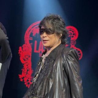 2月7日(土)埼玉：サンシティ越谷市民ホール　大ホール：外は小雪が舞う寒い日でしたが越谷の会場は熱々。盛り上がりましたね。久々に真冬に汗かきました。今回何年ぶりかのセンター席でした。皆様のお顔が本当によく見えて幸せすぎました💗嵐士さんの笑った顔にどきどきしちゃいました。皆様のトークも面白かったです。会場のテンションがいつにも増して高く感じました。その為かなぁ…ステージ上のテンションも高かった気がします。もしそうであったならこちらもとても嬉しいです☺️
ステージの上の皆様の元気な姿は私にとって自身を元気にし前向きに仕事をする為の支えです。この先のライブも頑張って盛り上げられる様に頑張っていきます。楽しい時間を本当にありがとうございます。また来月お会い出来る時を楽しみにしています。