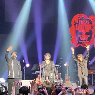 2月7日(土)埼玉：サンシティ越谷市民ホール　大ホール：『LIVEハウス越谷♪』かつての90年代LIVEハウスみたいな客席との距離感のようだと嵐士さんが言ってくれたほど最初から絶好調に盛り上がりましたね〜😁五味さんも言ってましたがペンライトがいつもより多くてとっても綺麗な景色でした👍
『1個しか無い⁉️』嵐士さんが上野さんにピックをファンサしては、と言うと上野さんは1個しか持ってないと。渡しちゃったら弾けなくなっちゃいますもんね😆上野さん面白い😂自然と皆んなを和ませてます👍
離したくはない♪では、こじやんの奏でるピアノ🎹と嵐士さんの歌声が会場全体を包み込むようで胸に響きました〜🩷何回聴いても感動❣️
これまで以上に最高に楽しいLIVEをありがとうございました。また会いに行きます🥰
