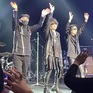 2月7日(土)埼玉：サンシティ越谷市民ホール　大ホール：2月7日越谷サンシティ参戦
市川のツアー初日に続き、上野さんの元気な姿を見れました
ツアー恒例の上野コールも何度もあり
また今回の越谷は1階の4列目となり投稿画像の様なベストショットも撮れました
今後近くでの追加公演がある事を願って
応援しております