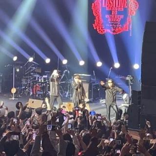 2月7日(土)埼玉：サンシティ越谷市民ホール　大ホール：10月の狭山に続き2回目の参加です！
ライブ自体今まで行った事もなく、前回に続きとても感動しました‼
30年近く前からずっと聞いてきてたので、色々な思い出がサーッと流れ、涙も止まりませんでした笑
練り歩きでタッチできるかなと思いましたが、正面向かって右側には来てもらえなかったので残念でした(T_T)
次回はなるべく通路を全部回ってね🙇