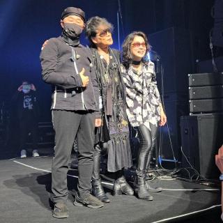 2月11日(水・祝)茨城：水戸市民会館 グロービスホール：水戸ライブも最高でした👏✨
近未来的な雰囲気と木のぬくもりがあふれるホールは、まさにT-BOLANのようでした✨
ホールの偉大さにあわせて、様々な光がまばゆいばかりに美しく輝き、T-BOLANを更に美しく照らしていました✴️
ライティングも幻想的で、一瞬一瞬に感動をして、魅了されました✨
今日も、目一杯の声援を贈らせていただきました👏
T-BOLAN最高❕
心の彩りをたくさんいただきました👏
いつもありがとうございます✴️
T-BOLANの皆様もお疲れが出ることかと思いますので、ご自愛くださいませ。