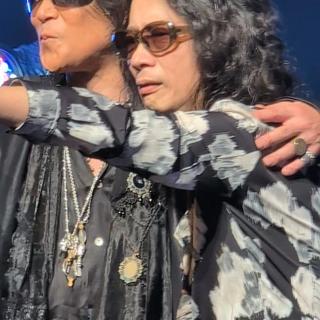 2月11日(水・祝)茨城：水戸市民会館 グロービスホール：水戸市民会館グロービズホールライブ最高でした😊行って良かったです😊上野さんものすごく元気になりましたね〜見ていてうれしくなりましたよ。メンバーさんの笑顔いっぱいなライブでしたね。ハイタッチもできて目の前で歌ってる嵐士さんの姿も見れてうれしかったです😊ミニ横断幕見て笑ってくれたのがさらにうれしかったです😊T-BOLANありがとう！やっぱりT-BOLANはライブバンドですね～😄かっこよかった〜♥デビュー前から好きでしたがいまもやっぱり好きです😁帰りの電車ではまさかまさかのこじやんさん、永井さん、唯子姐さん、五味ちゃんも同じ電車で！五味ちゃんとお話もできて握手してくれたのが凄くうれしかったです😊最高の１日をありがとう！ずっとずっとずっとT-BOLAN❤️