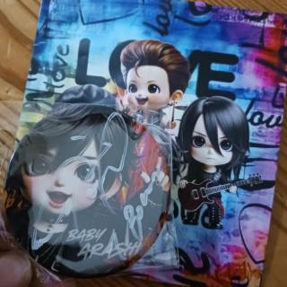 1月12日(月・祝)長野：長野市芸術館メインホール：2026年のT-BOLANLIVE参加は長野スタートでした！
友人と2人でなんと最前列！
個人的には昨年大事な家族をたて続けになくして、LIVEに行けるか？行けないか？の状況の中で家族の理解と引っ張りあげてくれた仲間のお陰で参加できました。
缶バッジもサイン入りが当選！
ラスト一曲では子供のように涙が止まらず、タオルに顔を埋める溜まっていた疲れが全て流しきれました。T-BOLANLIVEラストまで1本でも多くあいにいく所存でございます！ラストまでに追加が増えることを期待してます！
そして、今も昔も変わらず私の人生にはT-BOLANが心の支えです
生涯後にも先にも私にとってT-BOLANの代わりになるバンドは存在しません。本当にT-BOLANに巡りあえて良かったとおもいます
ありがとう。
