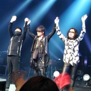 2月11日(水・祝)茨城：水戸市民会館 グロービスホール：先月の水戸公演に参戦できました！！！
席もかなり神席で、本当に興奮のライブでした。
途中のアコースティックな愛の曲（曲名は秘密に…）のところは、お隣の席の方の真前で嵐士さんが歌ってくれたので、私も（私に歌ってくれてる～）っていう、とっても幸せな妄想？にどっぷり浸ることができて、益々嵐士さんの魅力？魔力？にノックアウトされてしまいました～💘
ノリノリの曲でも、何だか嵐士さんがこちらを見てるような妄想にかられ、必死にペンライトを振って歌っていたら、嵐士さんがニヤッと笑ってくれたような気がしました（これも妄想かな？）
とにかく、去年から個人的にいろいろとあって、今回のツアーでは水戸公演が初めての参戦だったので、もう倒れちゃうくらいに、思いっきり応援出来て、とても楽しかったです！また、行けそうな公演にぜひ行きたいと思ってます。

２月末に上野さんが体調を崩されてしまったとのことですが、体調が戻って、またライブに参加されますことを心よりお祈りしております。

これからもT-BOLANの活躍を応援してます！！

