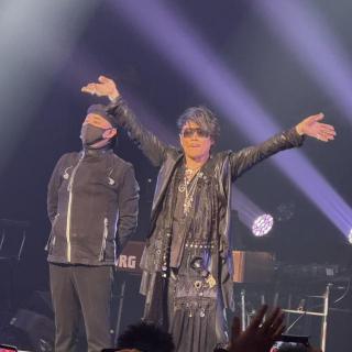 3月7日(土)京都：文化パルク城陽 プラムホール：

こんかいのツアーでお初京都大阪で
連日参戦さしていただきましたーたのしみ倍増！！
だんなとですう←こゆぅ機会ぢゃないと
中々笑。
そんなに乗り気じゃなかった旦那ですが
前方席のほうでは
ペンラある？もったほーがえー？笑笑
よしヨシ笑っ、しめシメ、ノリ気に(^^)。
ありがたき事両日共
嵐士さんに触れられタッチも。愛のために練り歩き。前後で嵐士さん立って頂ぃてうたって
もらい、、…悶絶、笑っ
細格好よ–、ゆっとった旦那。
嵐士さんに
触れたか触れてなぃかくらいだったんに
嵐士さん香がダンナの手に笑、
あとから聞けば
Rainがよかったよね〜？レイン？あ
Re Iねー笑っ
