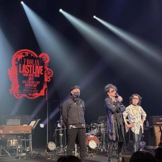 3月14日(土)福岡：福岡市民会館 大ホール：上野さんの風邪からの復帰で喜んでたら、重大発表の告知が出てきて心臓に悪い！
T-BOLANこれからも走り続けてください。最高のバンドですよ。