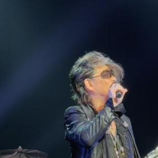4月5日(日)長崎：長崎アルカス佐世保：ライブに全身全霊を懸けて創り上げている＿そんな言葉がぴったりなパフォーマンスでしたね。
アンコールでの「もってこーい、もってこい」、初めて聞きましたが、意味も分からないまま（笑）、一緒にコールしていました。会場の熱気、本当にすさまじかったです。
そういえば、この公演でBABY-BOLANのステッカー、たぶん全種類コンプリートでき、スタッフさんに記念写真を撮っていただきました。ありがとうございました！全種類制覇まで長かったー。次は缶バッチですね！（現在106種類のはず。）
