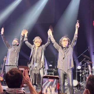 5月7日(木)徳島：徳島あわぎんホール：嵐士の声が最高に良かった🩷ホールが小さめだったから？前日が移動でお休みだったから？五味さんもステージの端から端まで動いてくれ、上野さんも笑顔で両手を上げて応えてくれた☺️本当に最高に最高のめちゃくちゃ感動したステージだった💘ありがとう❣️T-BOLAN✨✨✨