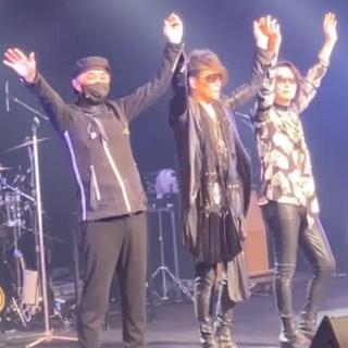 5月15日(金)東京：たましんRISURUホール：たましんRISURUホールライブ！最高でした😊先月以来のT-BOLANライブでした。嵐士さんの体調心配でしたがとにかくパワフルな歌声に圧巻でした。五味さん、上野さんサポートメンバーさん、こじやんさん、皆さんがライブでいきいきと楽しそうなお姿にこちらも幸せになりました😊やっぱりT-BOLANはライブバンドですね～😄
4人でT-BOLAN
いまは３人だけど心は4人

最高のバンドです。
入待ちもできて楽しい時間でした😊
T-BOLANありがとう！
目の前で歌ってくれて幸せな時間をありがとう！
近いので嵐士さんの香水が香りました😆
良き時間でした😊
たくさんの方々とも会えた良きライブでした。T-BOLANのおかげですね♥感謝申しあげます😊