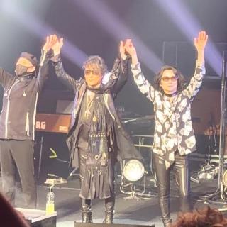 5月15日(金)東京：たましんRISURUホール：東京！熱い！熱い！
初めて参戦の人が多くてびっくり！
私は嵐士さんのお休み後初めてのLIVEだったので、少し心配でしたが、回復されててほっとしました。
上野さんへのエールコールもどんどん熱く、みんなの愛がすごい。
通路脇だったので、嵐士さんからの鷲づかみタッチをもらい、びっくり、すごく嬉しかったです。
LAST LIVEまで、数えません。
T-BOLANは永遠です。